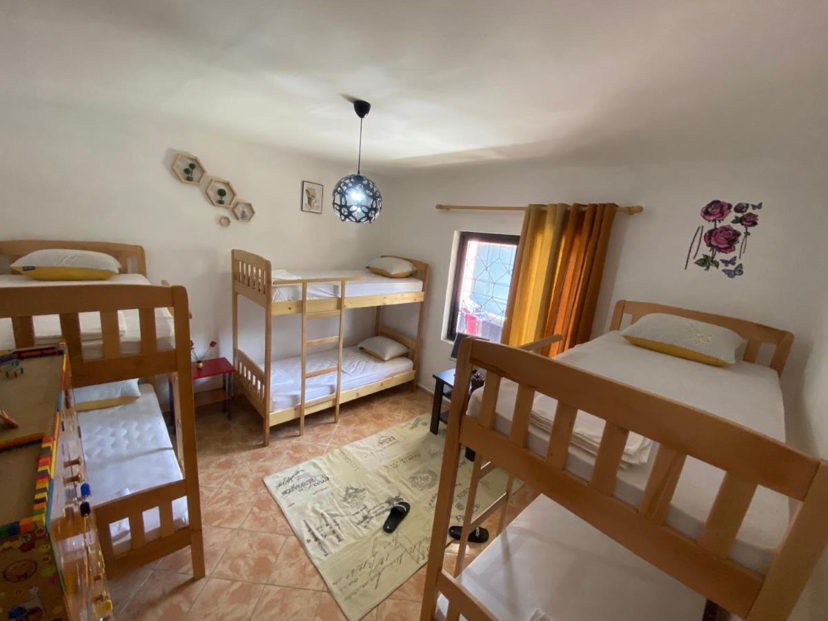 The Hood - Shkodra Backpackers Hostel Exterior photo