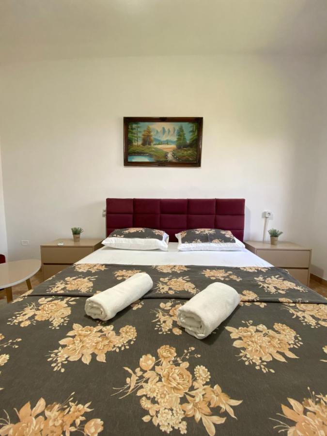 The Hood - Shkodra Backpackers Hostel Exterior photo