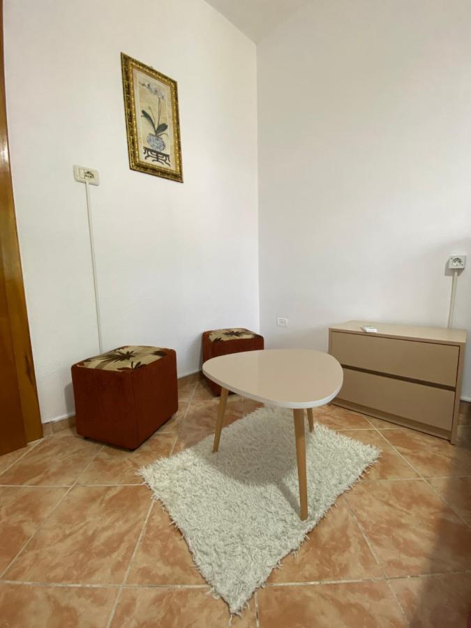 The Hood - Shkodra Backpackers Hostel Exterior photo