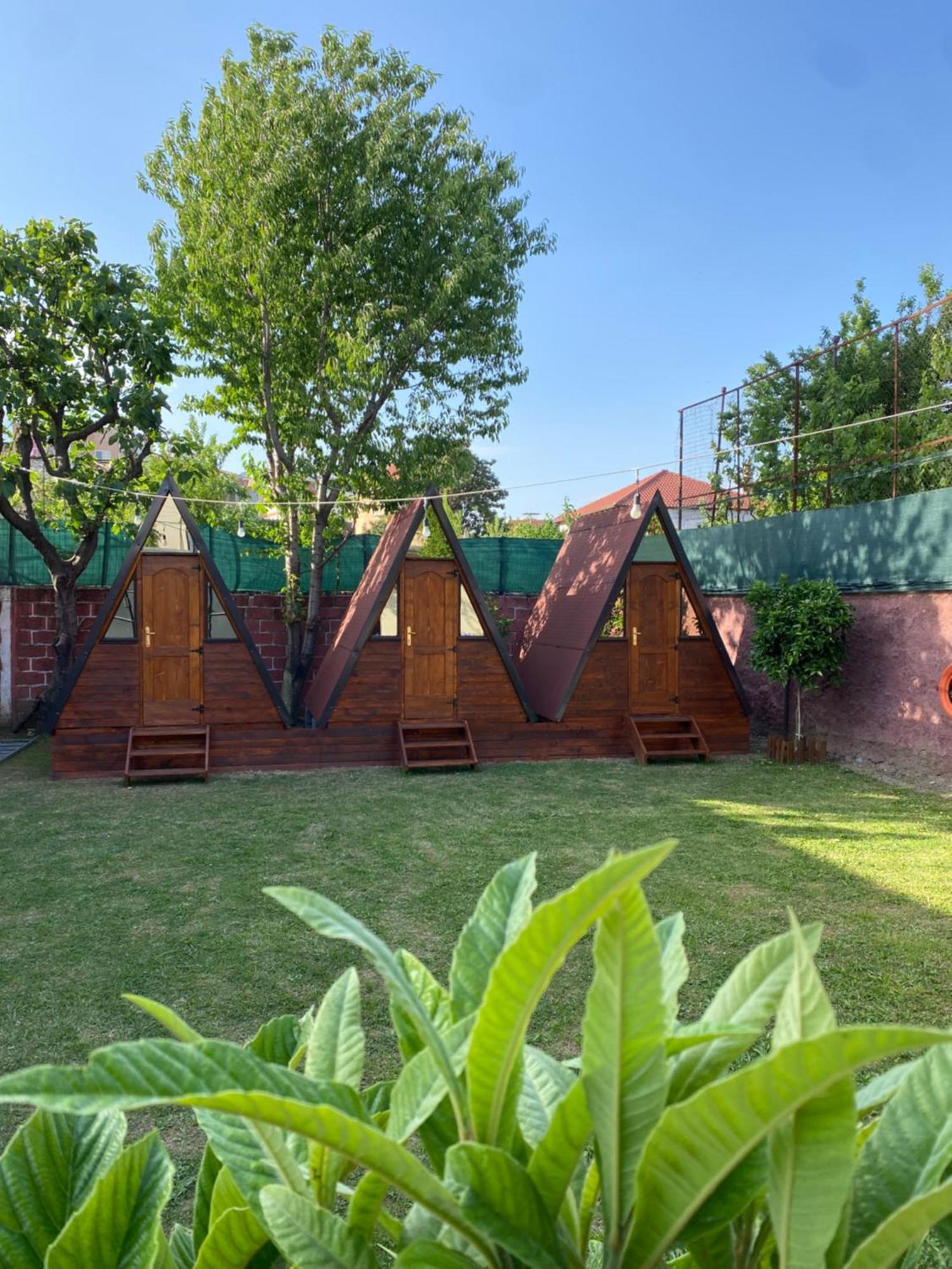 The Hood - Shkodra Backpackers Hostel Exterior photo