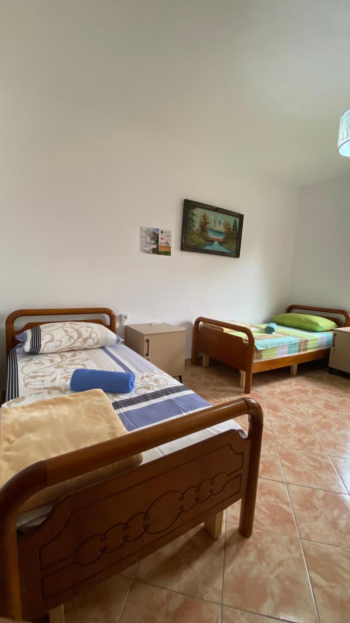 The Hood - Shkodra Backpackers Hostel Exterior photo