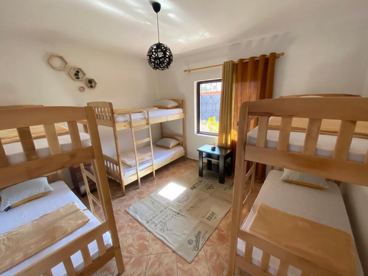 The Hood - Shkodra Backpackers Hostel Exterior photo